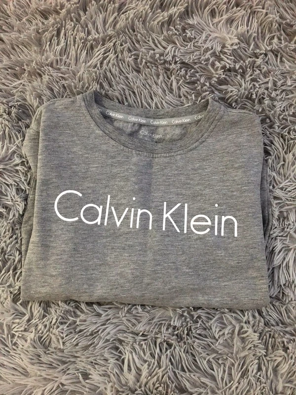 Кофта для девочки Calvin Klein (оригинал) размер 38. Фотография 2