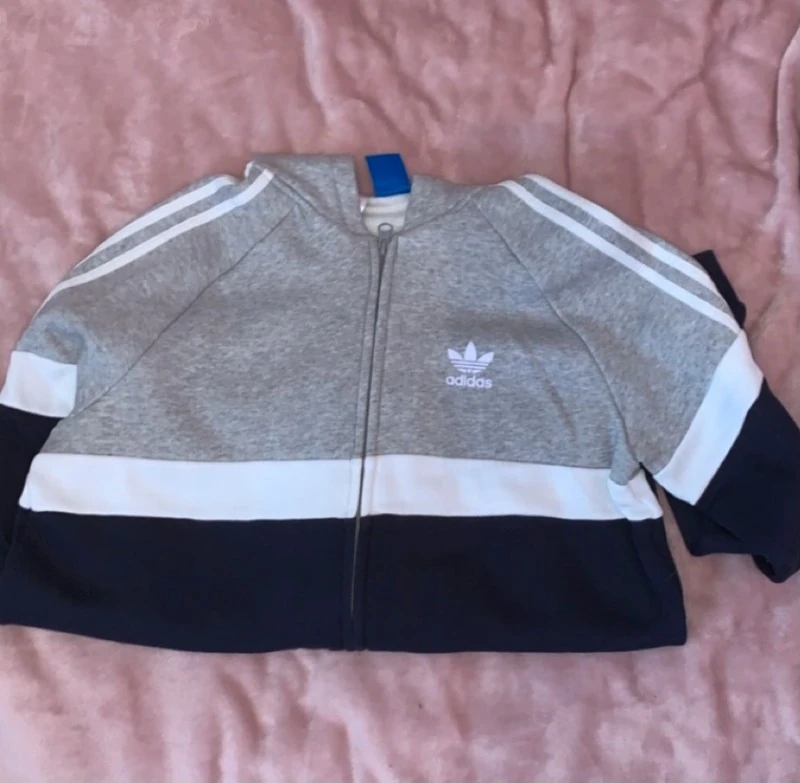 Женская верхняя одежда Adidas (оригинал) размер S