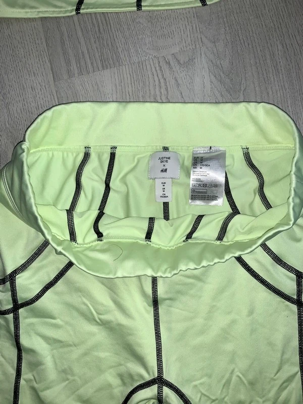 Женская футболка H&M (оригинал) размер S. Фотография 2