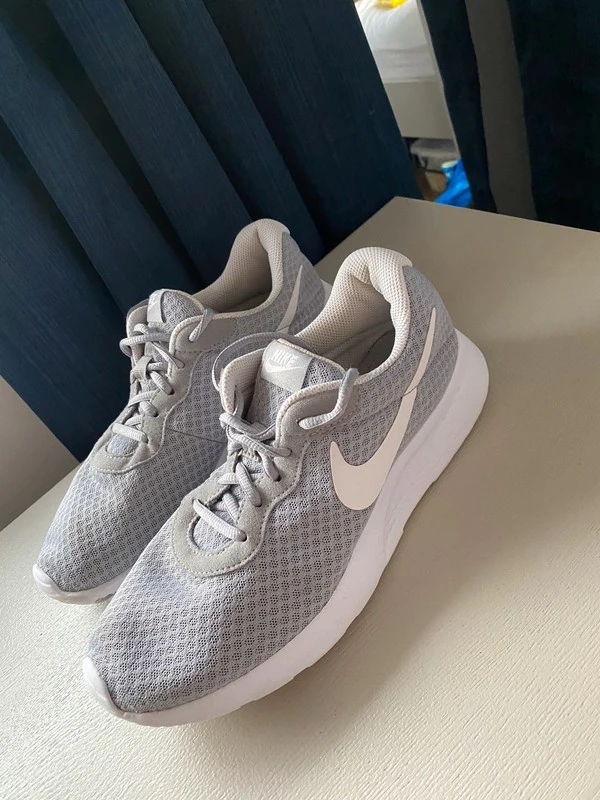 Женские кроссовки Nike (оригинал) размер 36. Фотография 3