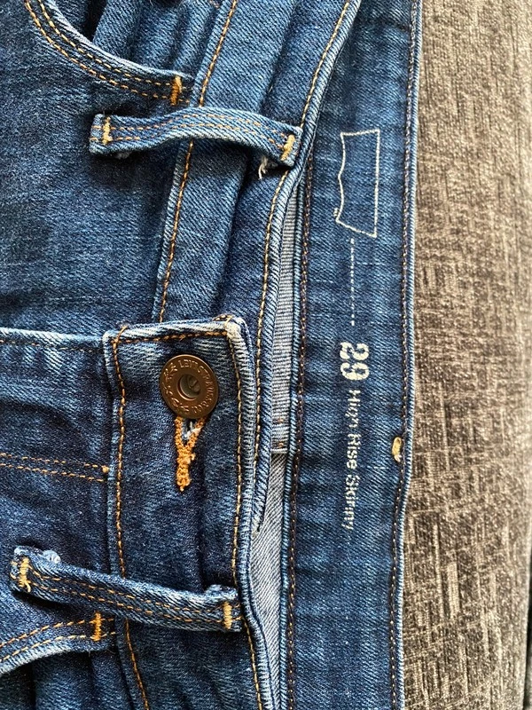Женские джинсы Levi's (оригинал) размер L. Фотография 3