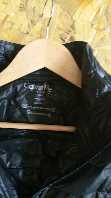 Женская верхняя одежда Calvin Klein (оригинал) размер M. Фотография 2