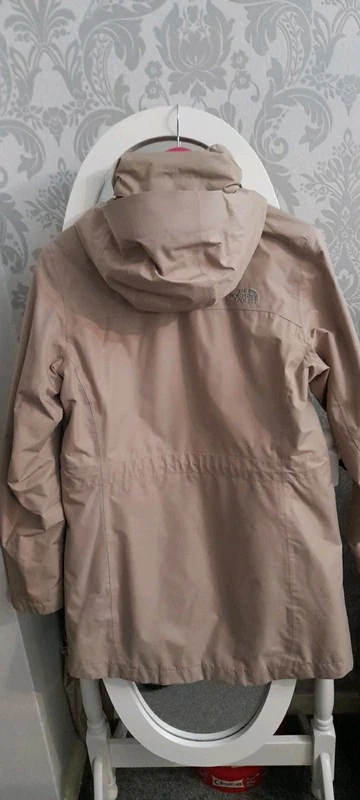 Женская верхняя одежда The North Face (оригинал) размер M. Фотография 4