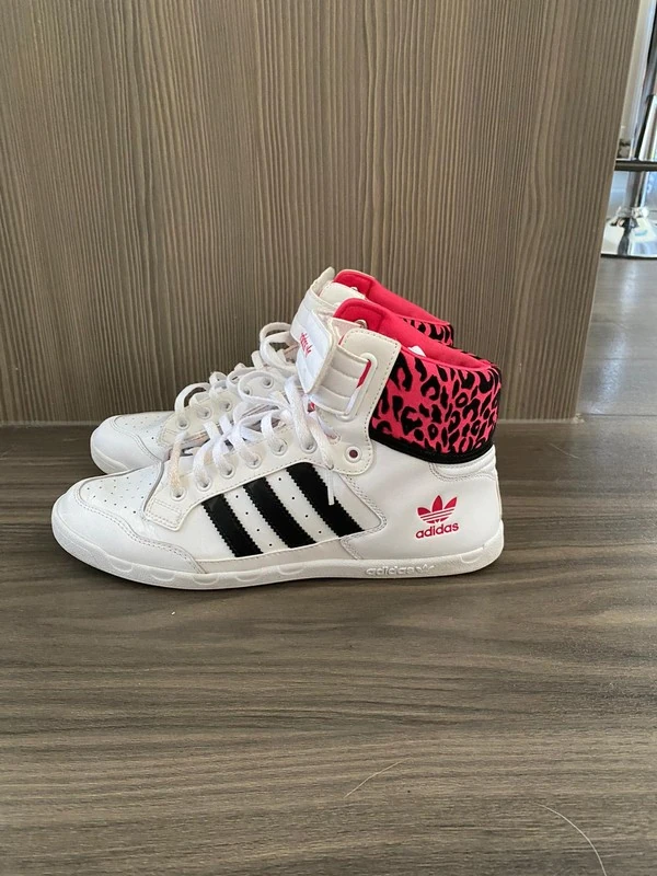 Женские кроссовки Adidas (оригинал) размер 37.5