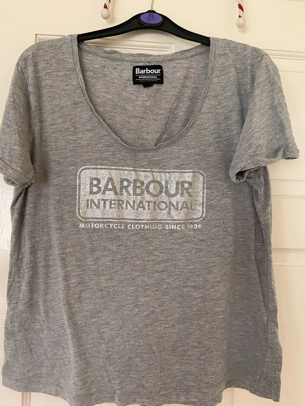 Женская футболка Barbour (оригинал) размер L